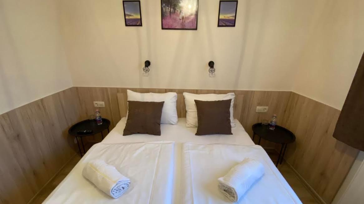 Levendula Vendeghaz Hotel Gyor Bagian luar foto