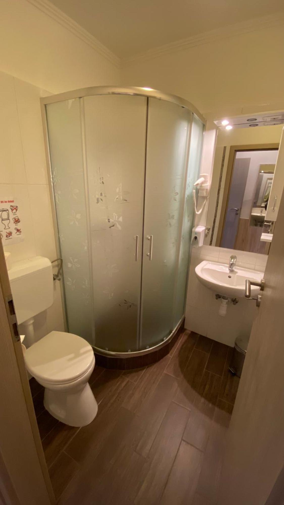 Levendula Vendeghaz Hotel Gyor Bagian luar foto