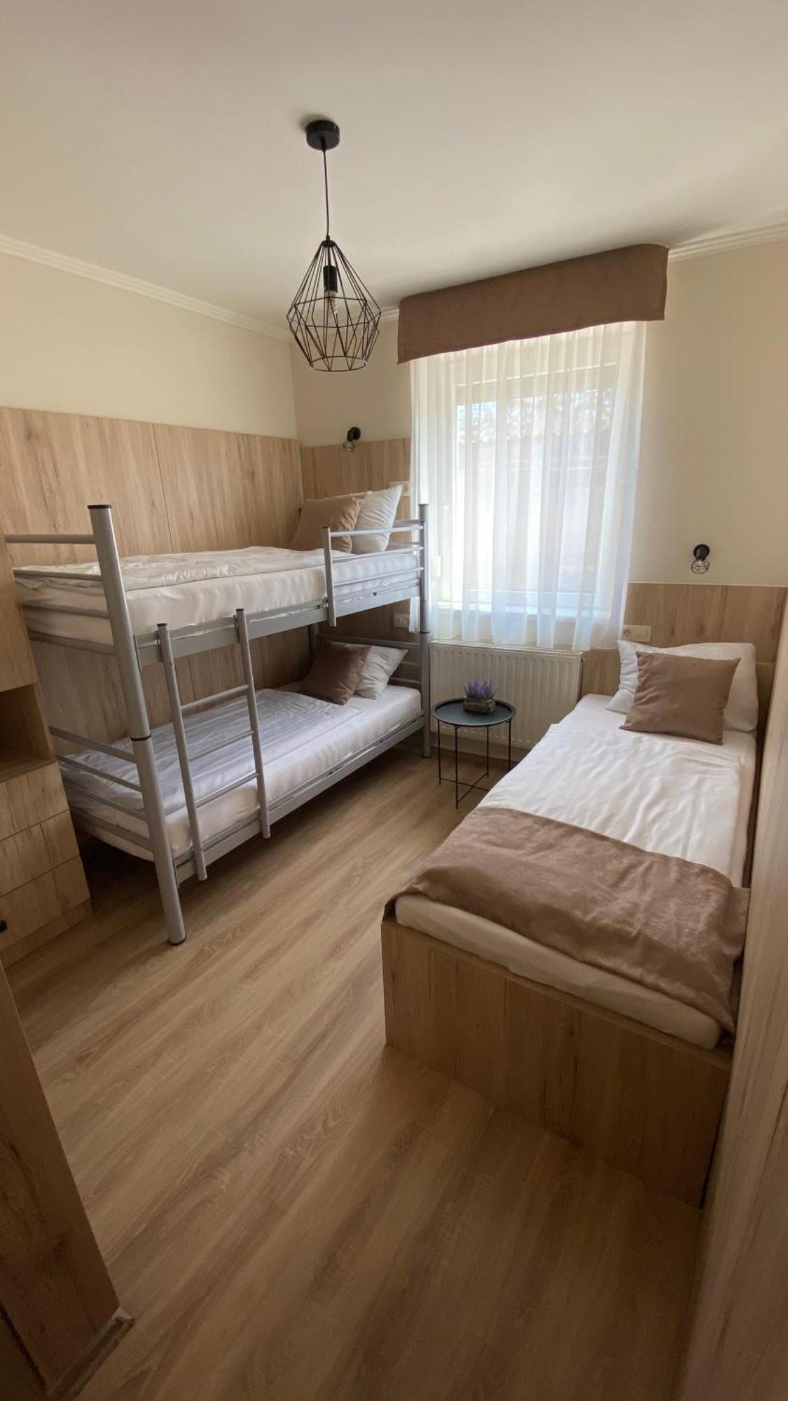 Levendula Vendeghaz Hotel Gyor Bagian luar foto